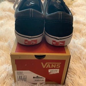Women’s used ‘Vans’ old Skool in black & white